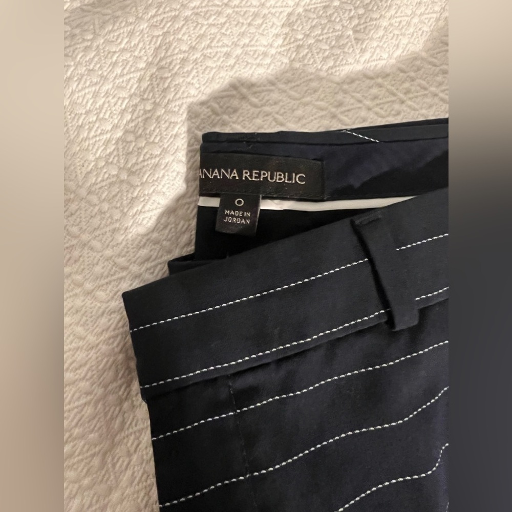 Banana republic navy pin striped pants size 0 - like new condition